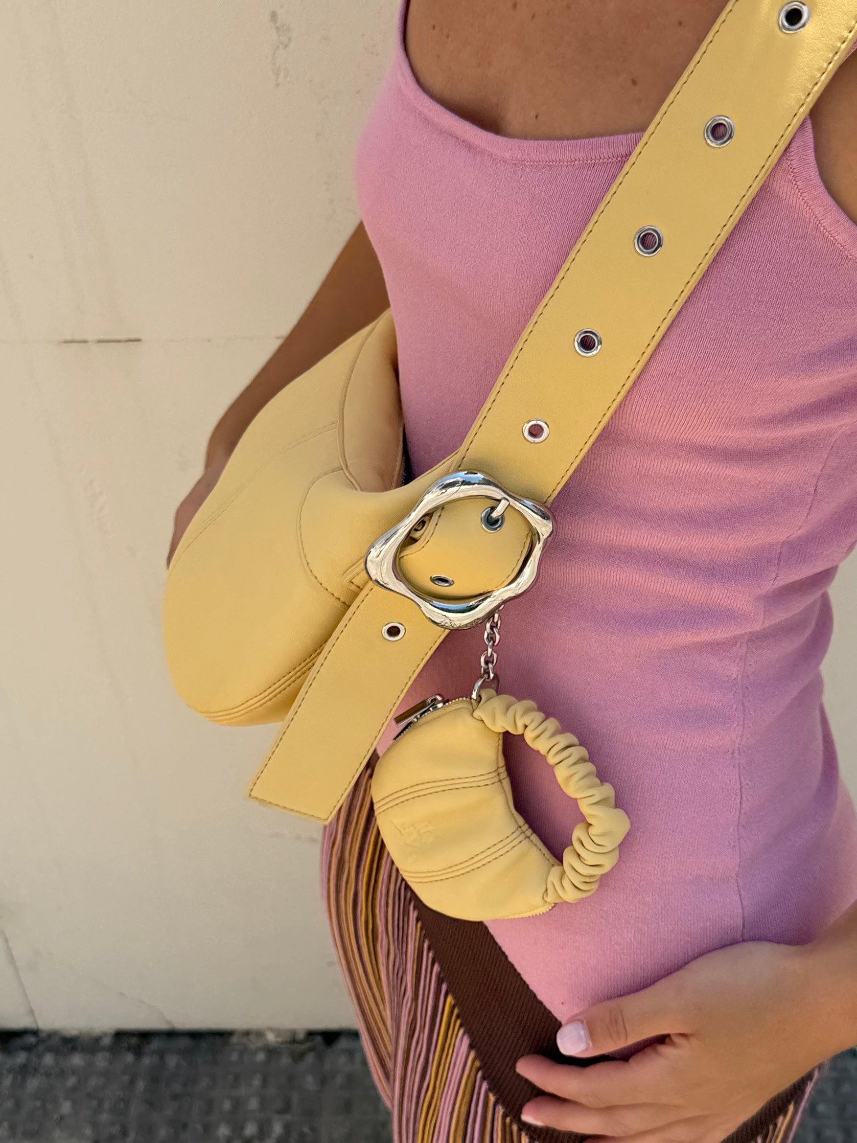 CHARM MONEDERO MUSA BUTTER